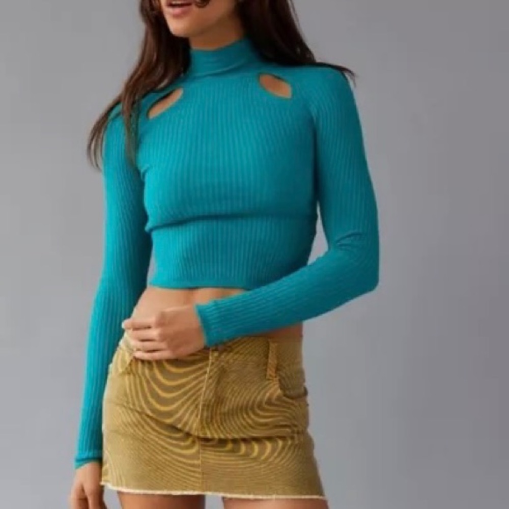 Urban Outfitters - UO Aria Turtleneck Sweater (Cropped)